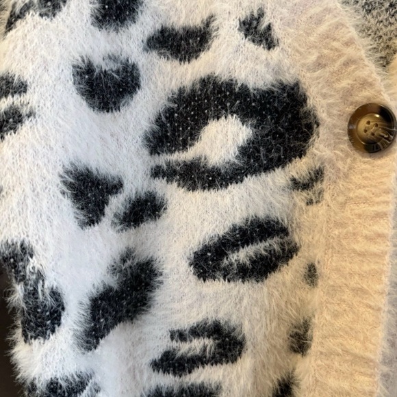 Vintage Black and White Animal Print Oversized Cardigan - Picture 2 of 4
